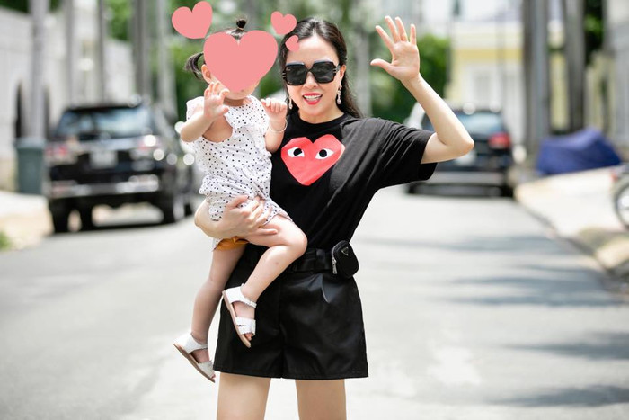 Phượng Chanel hiếm hoi khoe ảnh chụp cùng con gái chung với Quách Ngọc Ngoan.