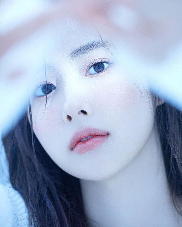 Loạt ảnh profile 'tiên tử' của sao nữ: Jisoo (BlackPink) thần thái đỉnh cao, Kim Yoo Jung 'huyền thoại' Ảnh 4