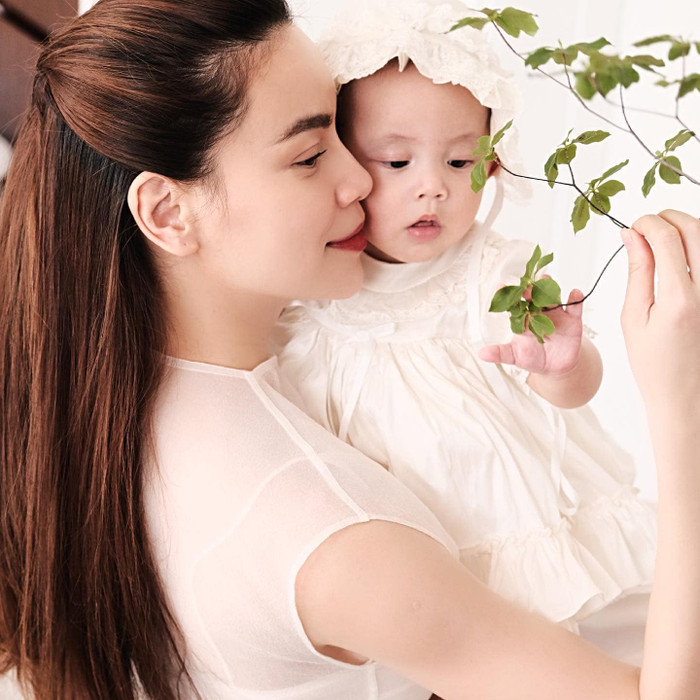 Tuy nhiên, Hà Hồ cho biết tiểu công chúa nhà mình 'mong manh nhưng không dễ vỡ'.