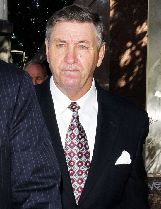 Ông Jamie Spears là người kiểm soát và khiến cuộc sống của Britney trở nên đau khổ hơn.