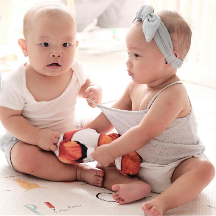 Sau bao lần bị ăn hiếp, Lisa nay đã vùng dậy 'véo mặt' Leon: Nhìn cậu út thấy mà thương! Ảnh 3