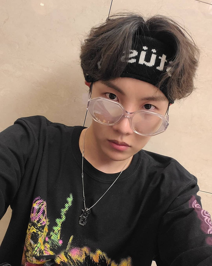 Vương Nhất Bác chịu thua thần tượng K-pop này trong danh sách những gương mặt đẹp nhất Thế giới năm 2021 Ảnh 3