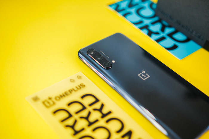 Mở hộp OnePlus Nord CE 5G: Smartphone giá mềm với kết nối 5G, sạc nhanh 30W Ảnh 3