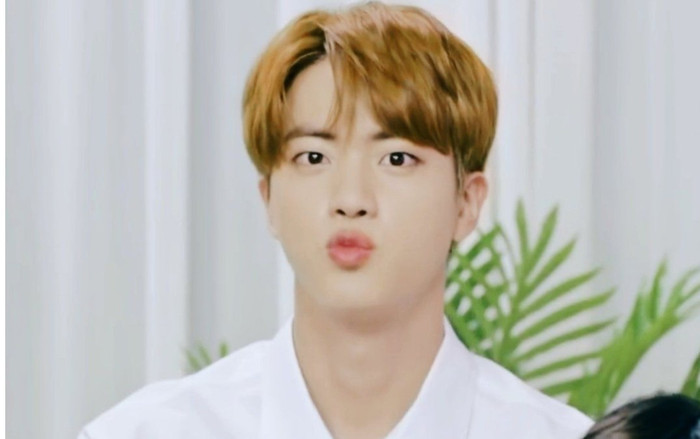 Jin của BTS trở thành thần tượng K-pop đẹp trai nhất, đánh bại những ai? Ảnh 2