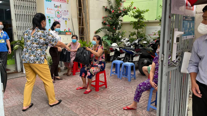 Cường Đô La 'chuẩn chỉnh' người chồng của năm, vừa chăm con khéo lại giỏi làm vườn Ảnh 9