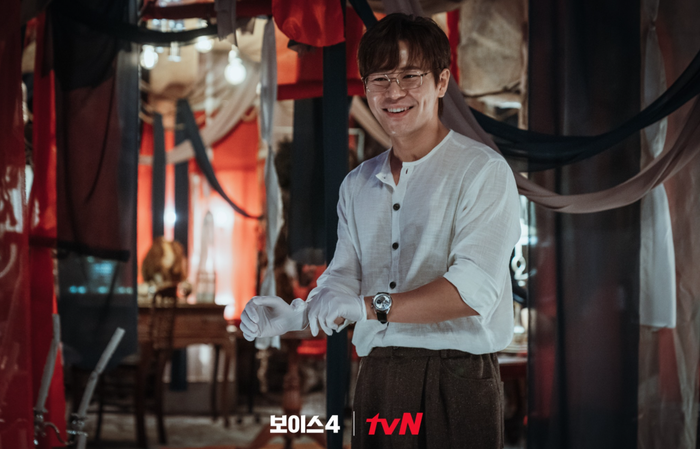 Sau màn cameo trong 'Hospital Playlist', Lee Kyu Hyung lại gây tá hỏa với vai sát nhân trong 'Voice 4' Ảnh 7