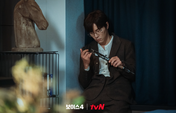 Sau màn cameo trong 'Hospital Playlist', Lee Kyu Hyung lại gây tá hỏa với vai sát nhân trong 'Voice 4' Ảnh 5