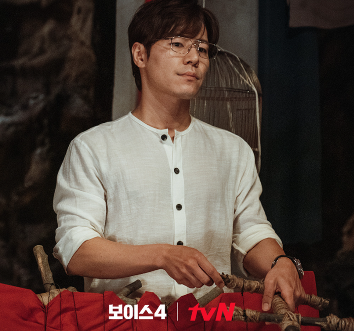 Sau màn cameo trong 'Hospital Playlist', Lee Kyu Hyung lại gây tá hỏa với vai sát nhân trong 'Voice 4' Ảnh 4