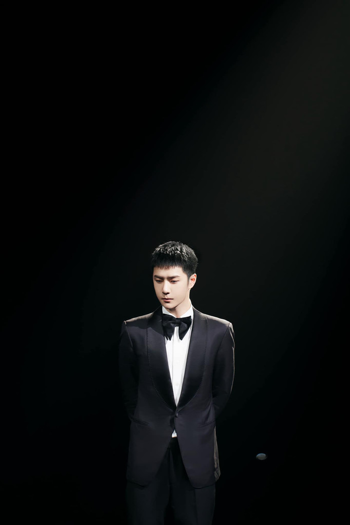 Đến cả Vương Nhất Bác cũng không thể thoát khỏi trend 'chị ong nâu'? Ảnh 5