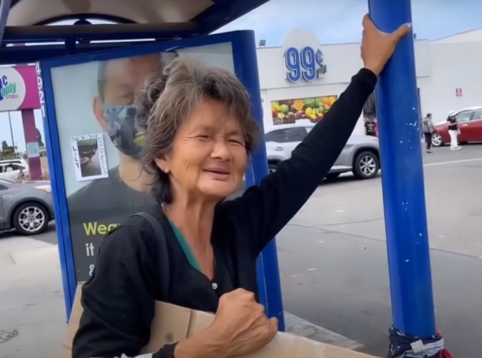 Kim Ngân bất ngờ gặp gỡ NSƯT Kim Tiểu Long trên đường.