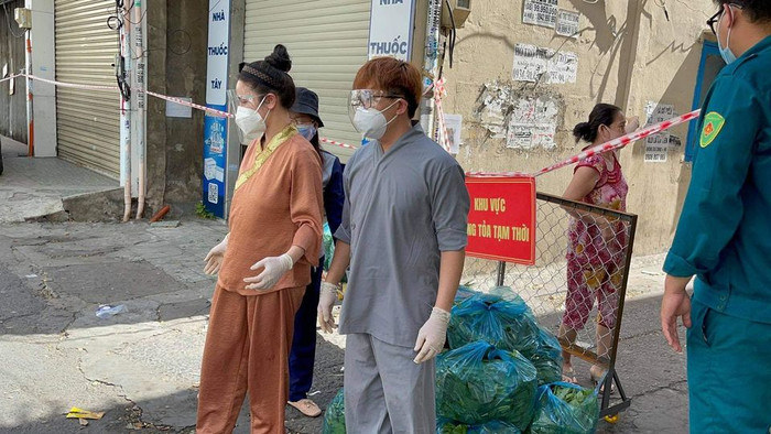 MC Đại Nghĩa bận rộn với việc thiện nguyện những ngày này.