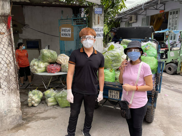 MC Đại Nghĩa thức xuyên đêm chở rau, bận rộn công việc thiện nguyện mùa dịch Ảnh 5