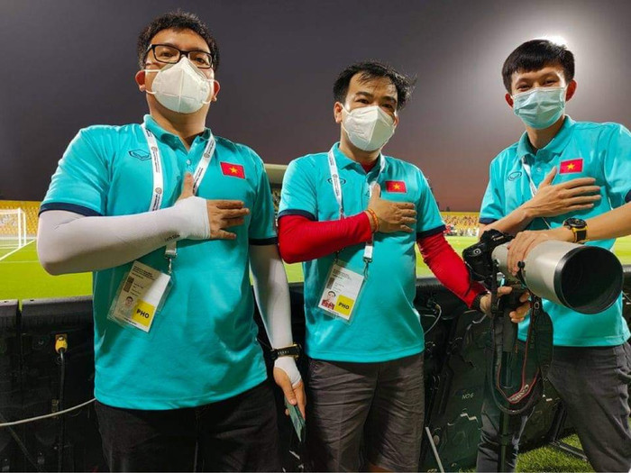 Trong khó khăn, mọi người trở nên đoàn kết, gắn bó với nhau hơn.