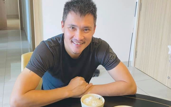 Công Vinh xuất hiện với ngoại hình 'phong trần' nhưng dân mạng chỉ chú ý vào hai chi tiết đặc biệt này! Ảnh 2