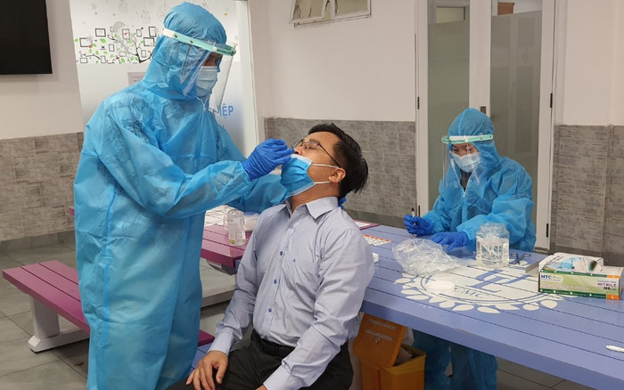 Sở Y tế TP.HCM ra văn bản khẩn trước tình trạng test nhanh hơn 100 ca dương tính/ngày Ảnh 2