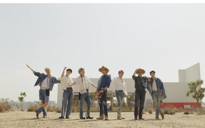 Permission to Dance gợi nhớ đến 'huyền thoại phim teen' High School Musical Ảnh 2