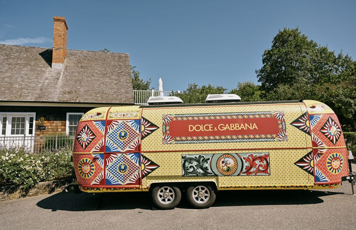 Dolce & Gabbana khiến giới mộ điệu phát sốt khi mang cả Địa Trung Hải vào cửa hàng pop-up Ảnh 1