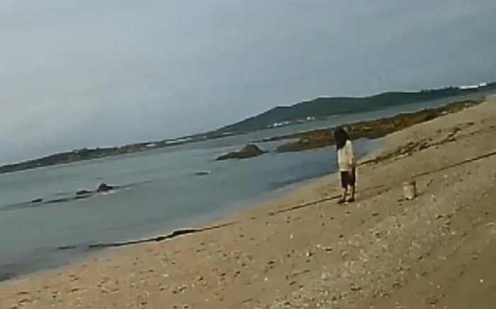 Con gái 13 tuổi 'nổi loạn', bố mẹ mạnh tay áp dụng cách dạy này khiến đứa trẻ phải cầu cứu cảnh sát Ảnh 2