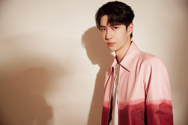 Vương Nhất Bác được fan tặng quà 'siêu to khổng lồ' nhân concert kỉ niệm 12 năm thành lập YH Ent Ảnh 8