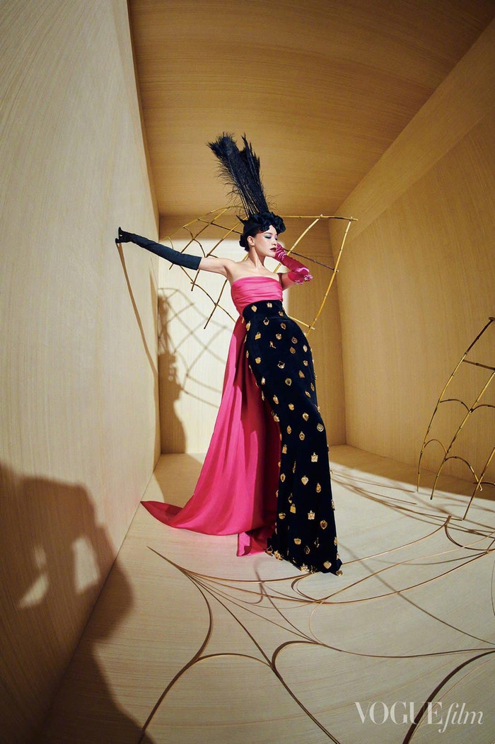 Sắc vóc của Thư Kỳ luôn được đánh giá cao trong mảng high fashion