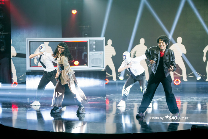 Cả hai đã mang đến một bản phối hoàn toàn mới ca khúc Thật bất ngờ