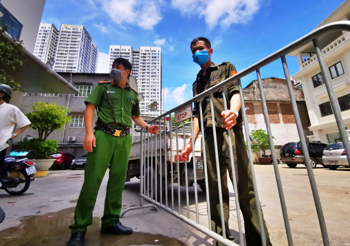 Các trường hợp kết quả xét nghiệm âm tính nhưng đi vào các địa bàn có dịch vẫn phải thực hiện xét nghiệm trước khi trở lại TP Hà Nội. (Ảnh minh hoạ).