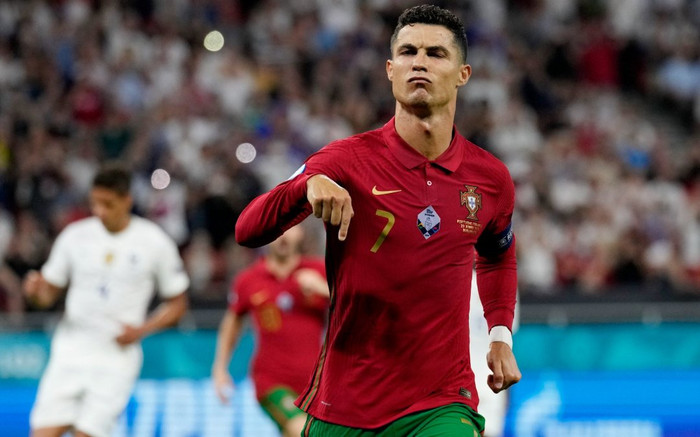 Đội hình tiêu biểu EURO 2020: Ronaldo lĩnh xướng hàng công Ảnh 2