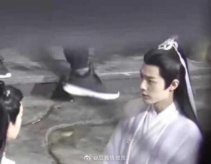 Tiêu Chiến trong hậu trường phim.