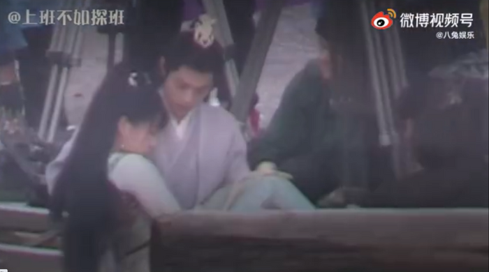 Tiêu Chiến thu phục đoàn phim 'Ngọc cốt dao': Chủ động giải vây cho thành viên ekip mắc lỗi Ảnh 9