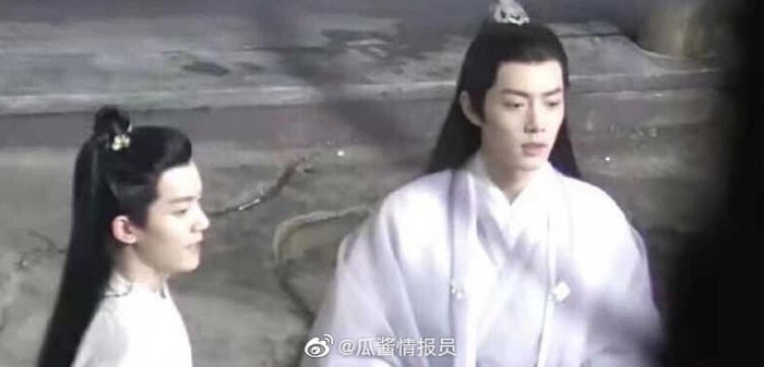 Tiêu Chiến thu phục đoàn phim 'Ngọc cốt dao': Chủ động giải vây cho thành viên ekip mắc lỗi Ảnh 7