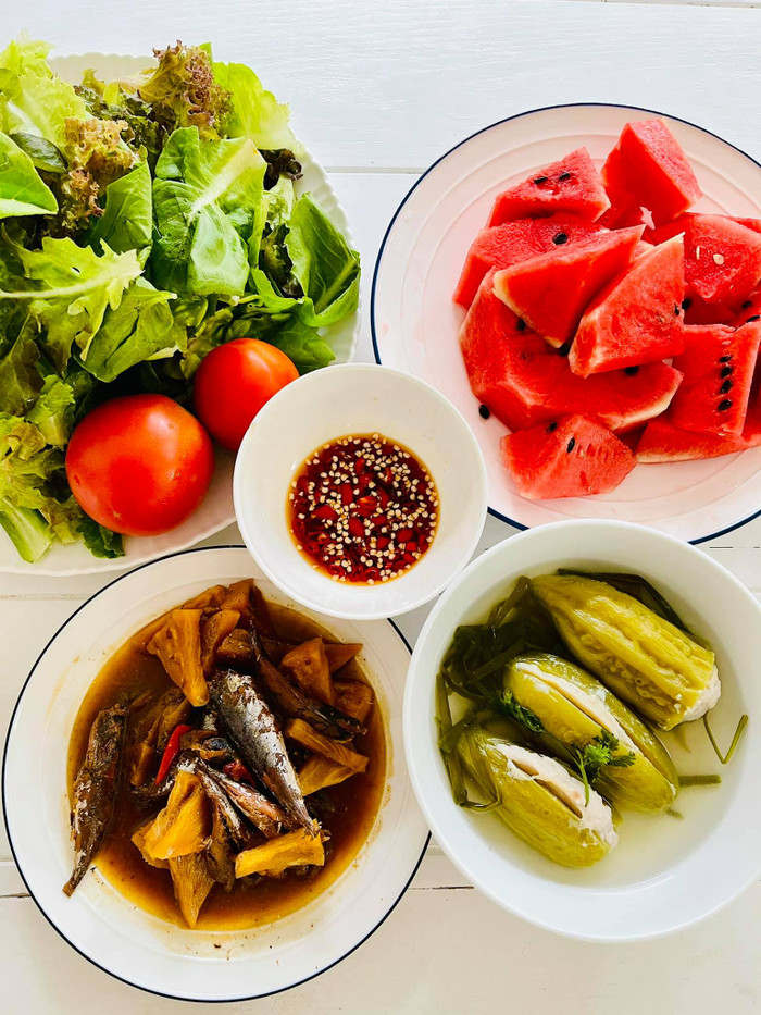 Những bữa ăn đầy đủ dinh dưỡng trong mùa dịch của Thân Thúy Hà.