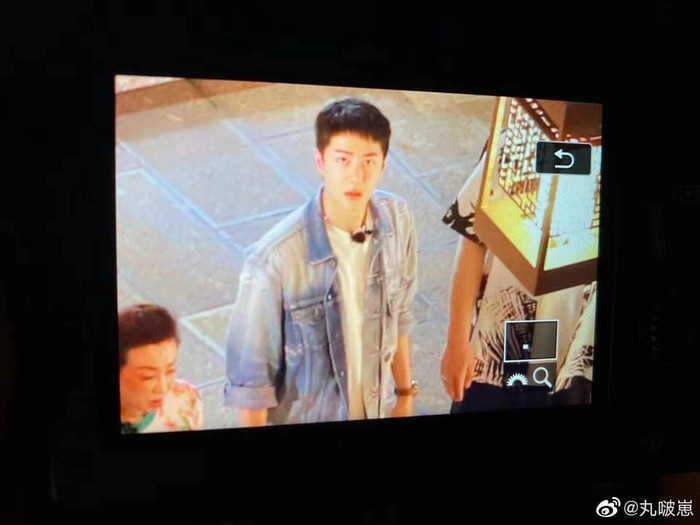 Vương Nhất Bác khiến điểm quay đông nghịt, náo loạn cả người qua đường: Một chiếc đỉnh lưu thực sự là đây Ảnh 15