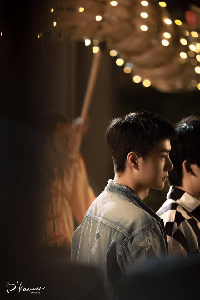 Vương Nhất Bác khiến điểm quay đông nghịt, náo loạn cả người qua đường: Một chiếc đỉnh lưu thực sự là đây Ảnh 14