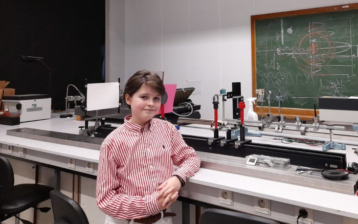 'Thần đồng' 11 tuổi ở Bỉ tốt nghiệp Đại học hạng ưu Ảnh 2