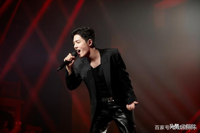 Đây chính là màn trình diễn khiến fan muốn Tiêu Chiến tiếp tục hát rock trong tương lai! Ảnh 5