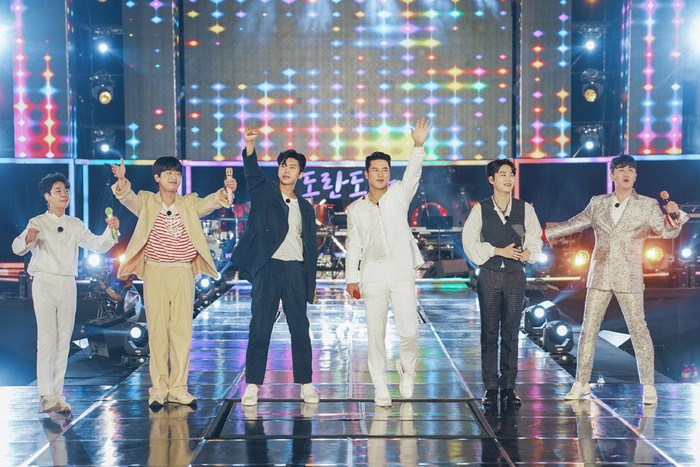 Bất chấp Covid-19, hàng nghìn khán giả Hàn Quốc chen chúc xem concert Ảnh 7