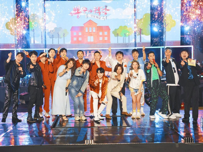 Bất chấp Covid-19, hàng nghìn khán giả Hàn Quốc chen chúc xem concert Ảnh 4