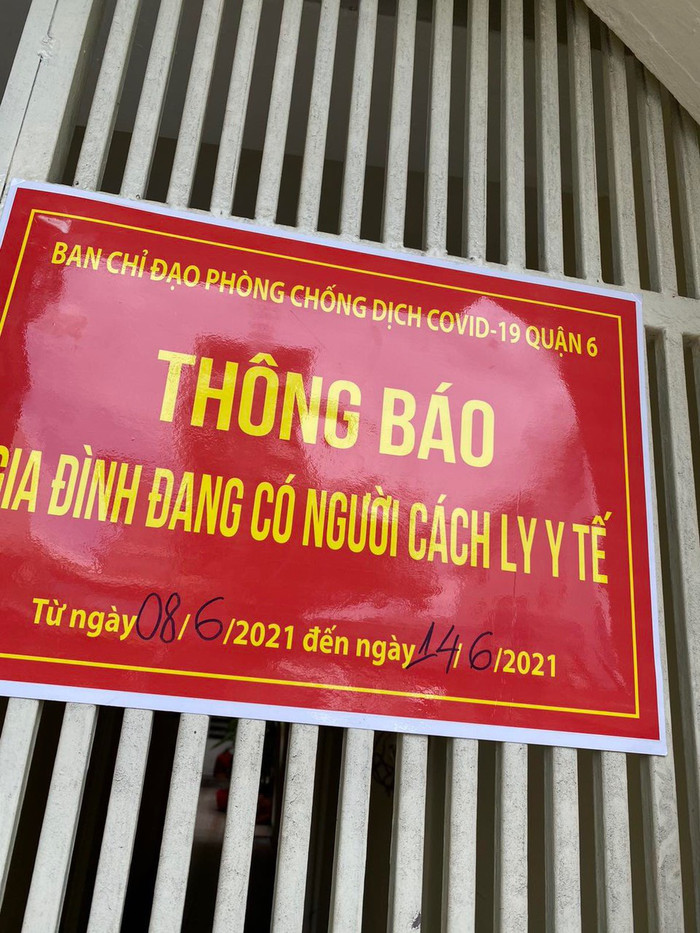 Nhà cách ly F1 phải có bảng thông báo. Ảnh: Thanh Niên