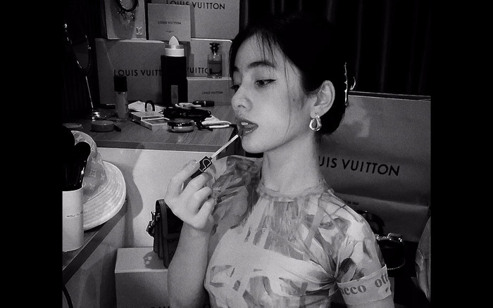 Đăng ảnh gợi cảm, Cẩm Đan bị dân tình hỏi thẳng chuyện 'giường chiếu' và lời đáp trả 'cực ngầu' Ảnh 2