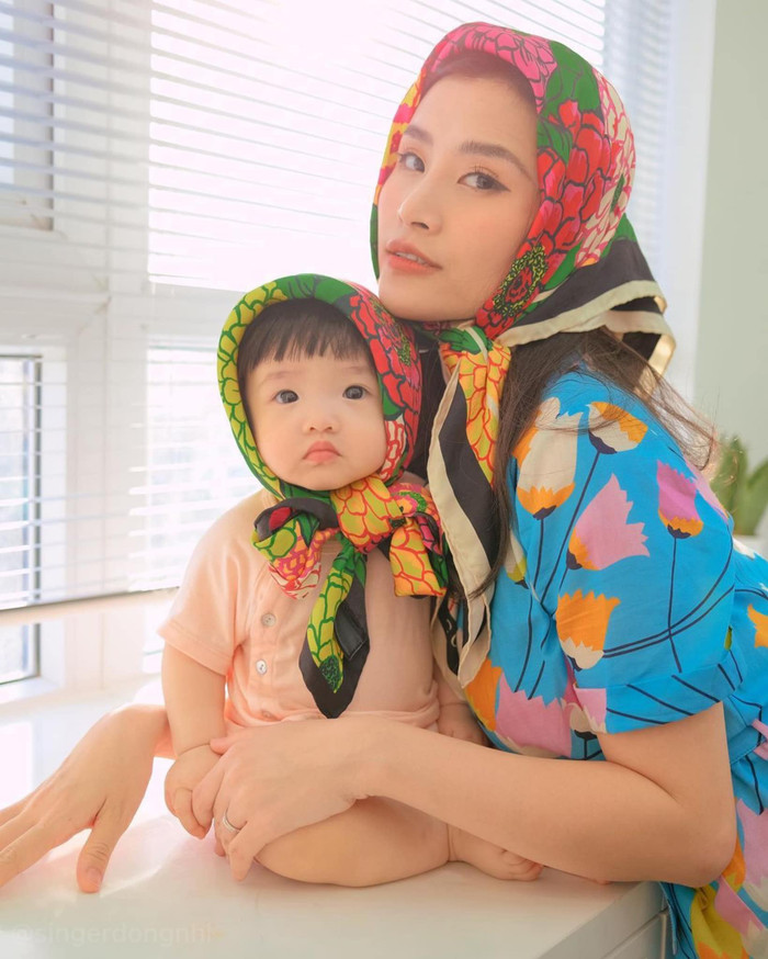 Đông Nhi bị con gái Winnie 'phũ' siêu đáng yêu.