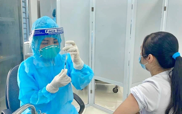 Vì sao Bộ Y tế đồng ý cho sử dụng 2 loại vắc xin khác nhau trong chiến dịch tiêm chủng lớn nhất lịch sử? Ảnh 2