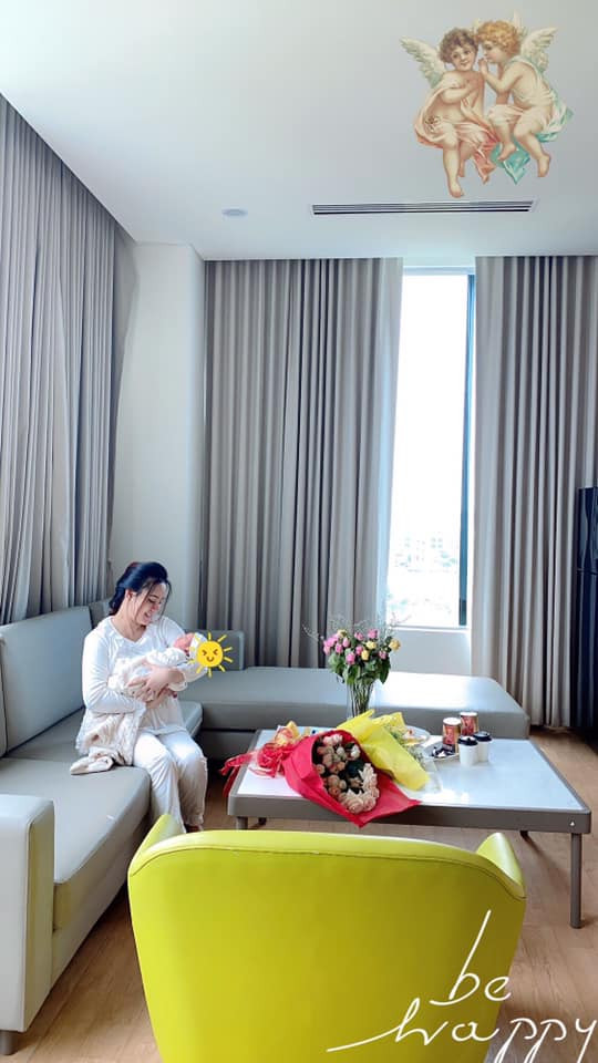 Vy Oanh tháng 3 khoe bầu 8 tháng nhưng đến tháng 7 mới sinh, có thai tận 1 năm? Ảnh 2