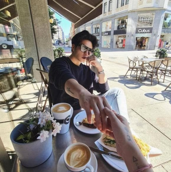 Động thái này được cư dân mạng cho rằng bà chủ của Studio 68 đã đưa bạn trai về ra mắt gia đình, chị đẹp có thể sẽ nhanh chóng 'chốt đơn' sau nhiều năm độc thân.