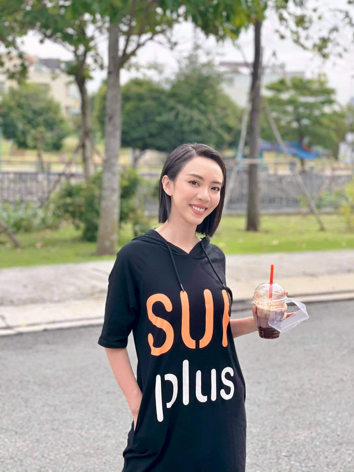 Trong đời sống hằng ngày, Thu Trang cũng giữ cho mình tinh thần vui vẻ, tươi tắn...