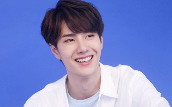 Netizen phẫn nộ khi Vương Nhất Bác bị gắn thiết bị định vị vào xe, Yuehua Entertainment ra thông báo khẩn Ảnh 2