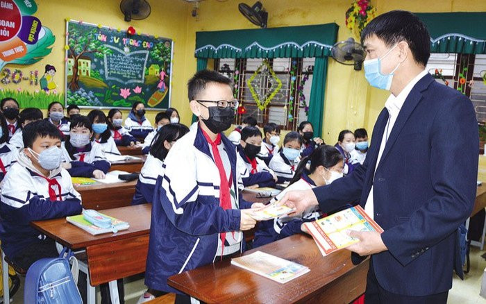 Bắc Ninh: Học sinh toàn cấp trở lại trường sau hơn 2 tháng nghỉ để phòng dịch COVID-19 Ảnh 2