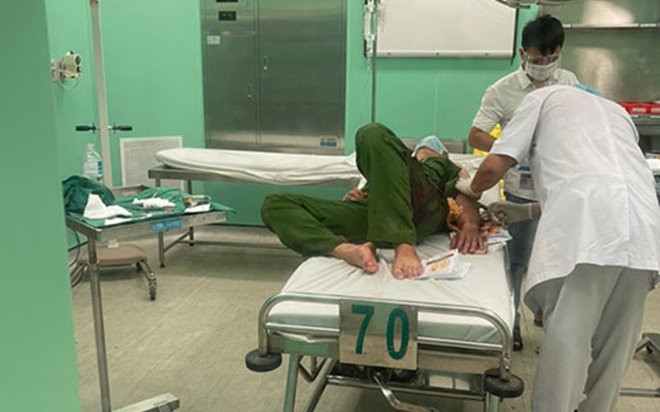 Không chấp hành kiểm tra y tế, đối tượng dùng rựa chém thượng úy công an trọng thương Ảnh 2