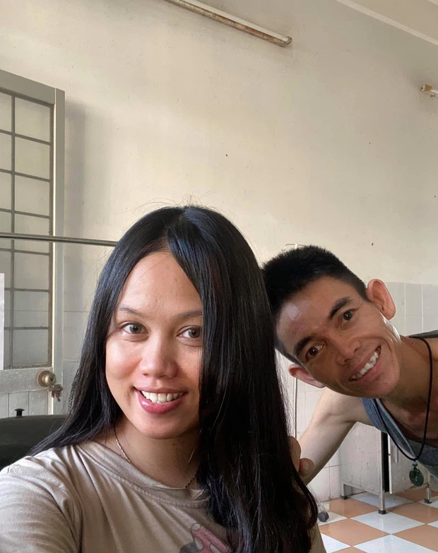 Soytiet và bạn gái.