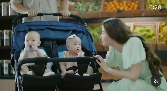 Vẻ đáng yêu của hai nhóc tì khiến ai cũng yêu ngay từ cái nhìn đầu tiên.