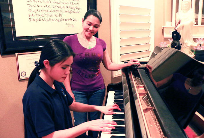 Bé Hà Tiên có niềm đam mê với đàn piano từ nhỏ.